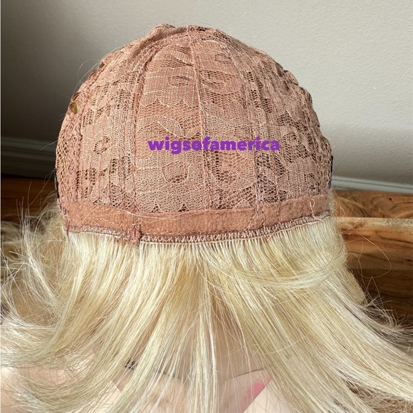 Blonde wig with bangs 24 inches long wavy - Picture 5 of 6